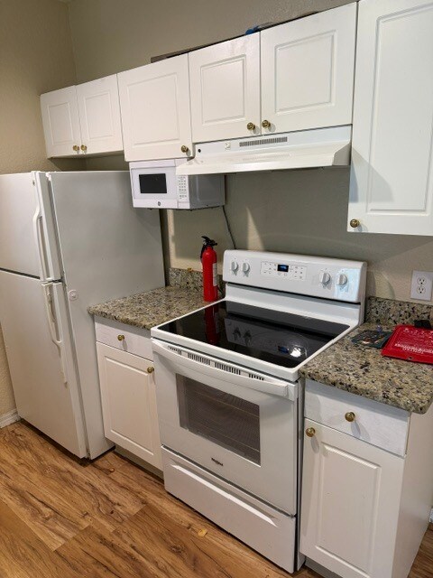Building Photo - 823 Grand Regency Pointe
