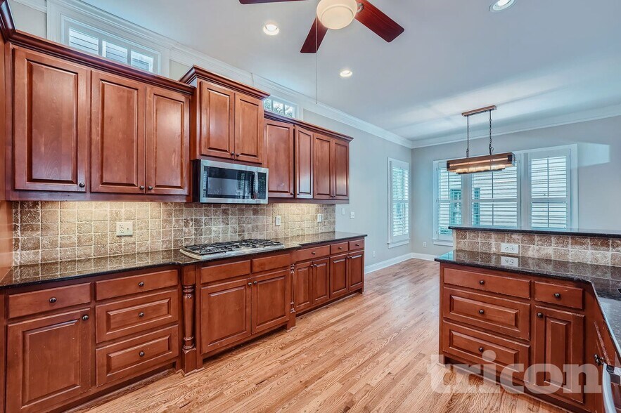 Building Photo - 1442 Hedgewood Ln NW