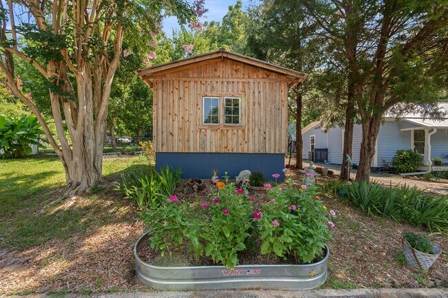 Building Photo - Fully Furnished Cottage in Pittsboro