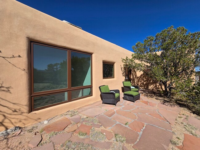 Building Photo - 76 E Wildflower Dr