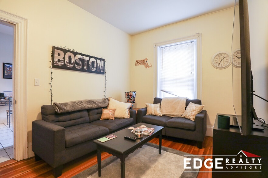 Building Photo - 12 Sutherland Rd