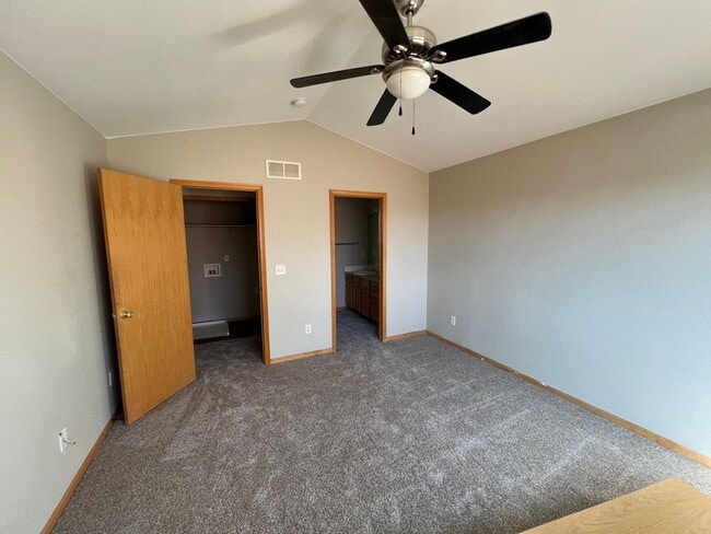 Building Photo - Home in Wellington Pointe!