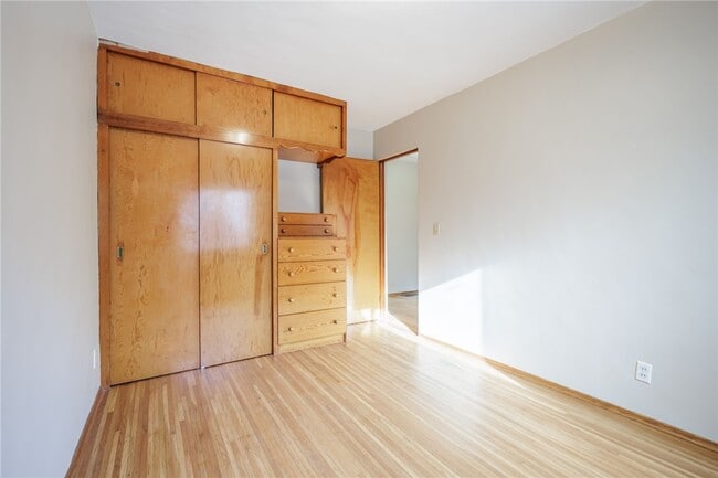 Building Photo - 43 River Meadow Dr