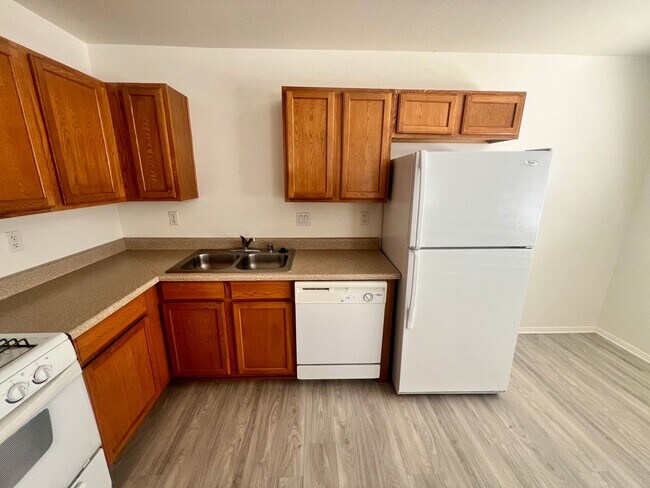 Building Photo - 6685 Ocotillo Ave