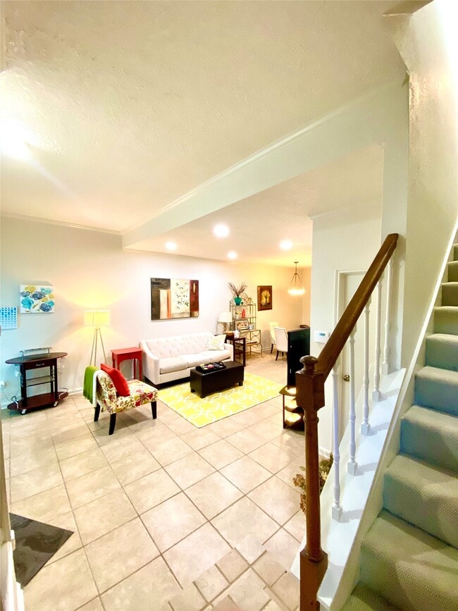 Building Photo - 7350 Kirby Dr