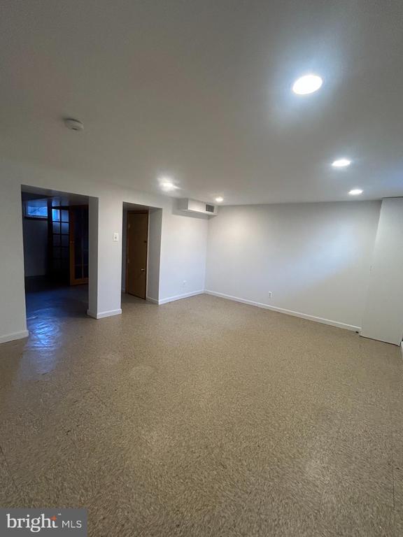 Building Photo - 864 Benninghaus Rd