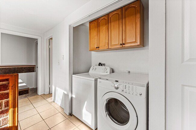 Building Photo - Great location near City Park!