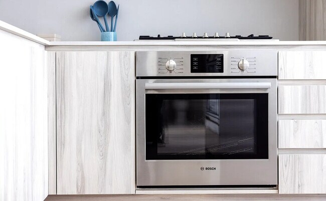 Building Photo - 1843 Broadway