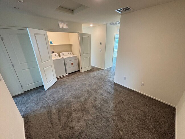 Building Photo - Charming 3Bed/2.5Bath/2Car Townhouse located in Northwest Las Vegas - Make the Move for Less: $30...