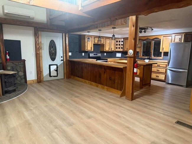 Building Photo - 192 Dorrs Corner Rd