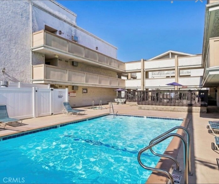 Building Photo - 3565 Linden Ave