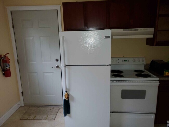 Kitchen - 83 River Rd