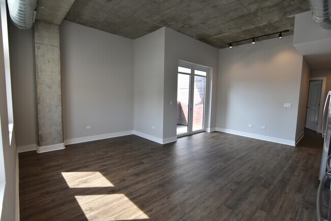Building Photo - 3833 N Broadway