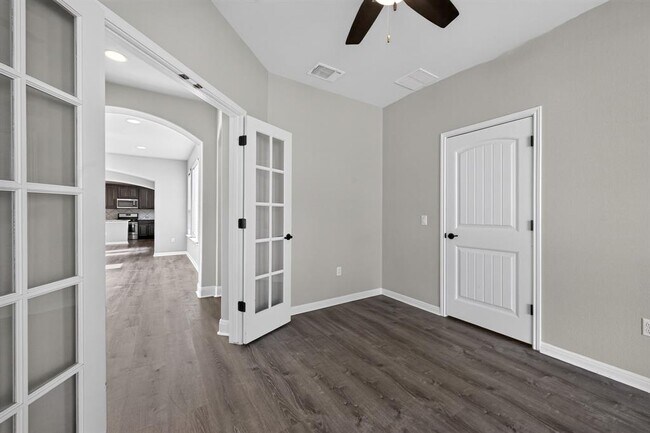 Building Photo - 5800 Baythorne Dr