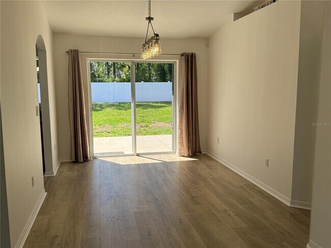 Building Photo - 2 Upland Pl