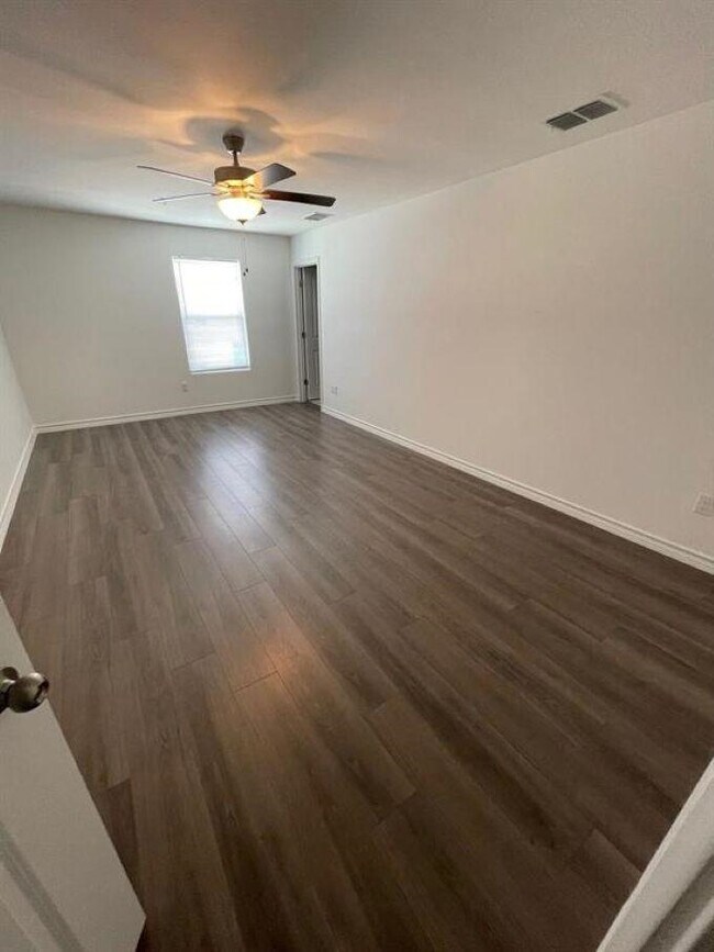 Building Photo - 9914 Kaspar Dr