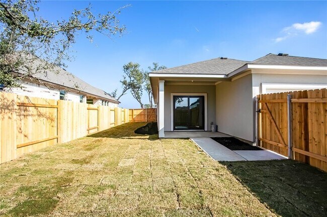 Building Photo - 2801 Stone Branch Dr