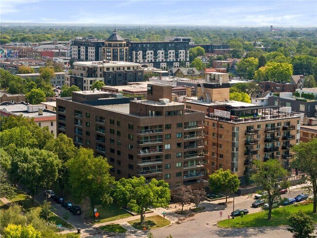 Building Photo - 2885 Knox Ave S