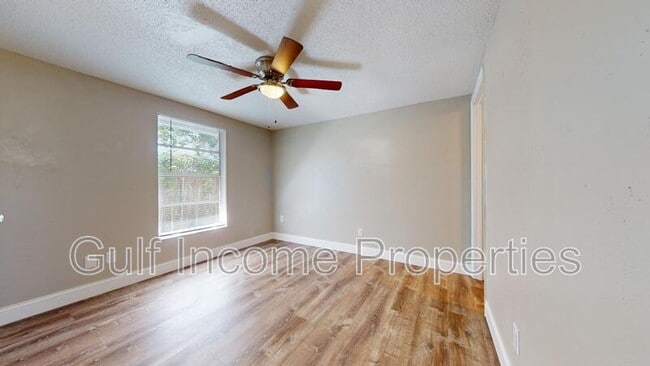 Building Photo - 2515 30th Ave Dr E
