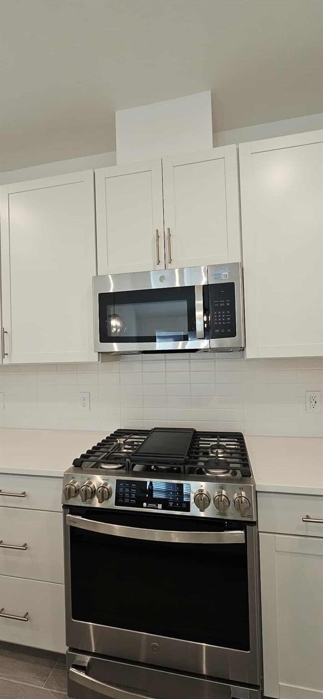 Building Photo - 8422 Bay Oaks Dr