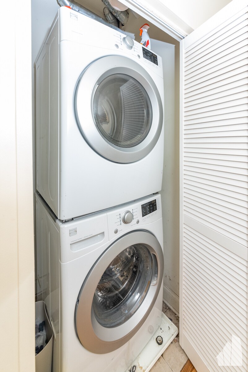 Building Photo - 1133 W Addison St