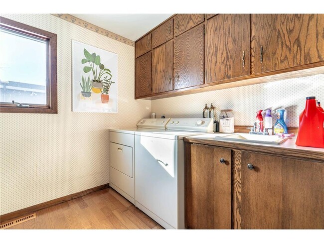 Building Photo - 17796 Cedar Park Loop