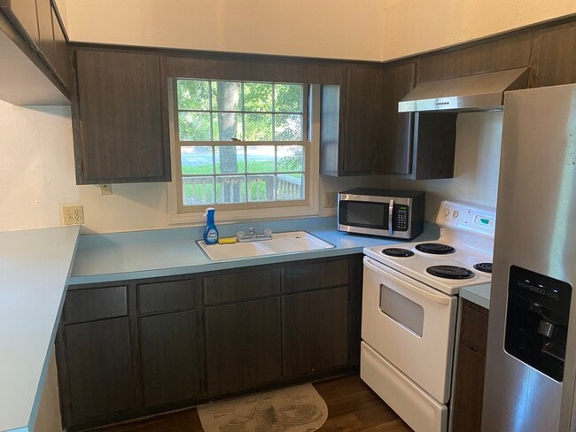 Building Photo - 3008 W University Ave