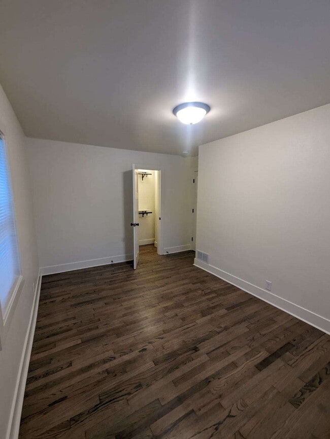 Building Photo - 622 S Woodland Ave