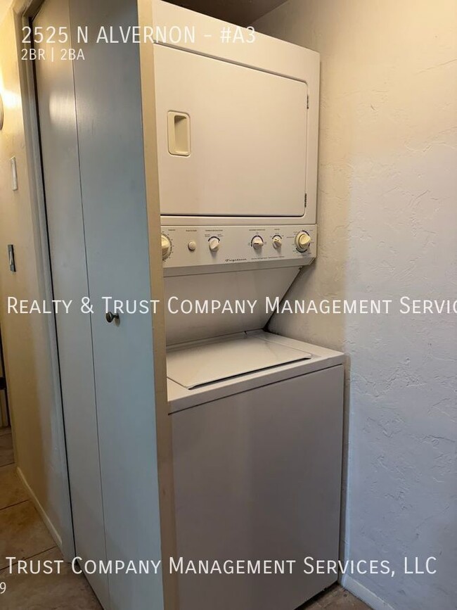 Building Photo - Private patio, park-like setting! 2bed/ 2b...