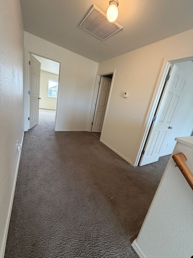 Building Photo - 3 bed 3.5 bath Townhome available on Rd 68!