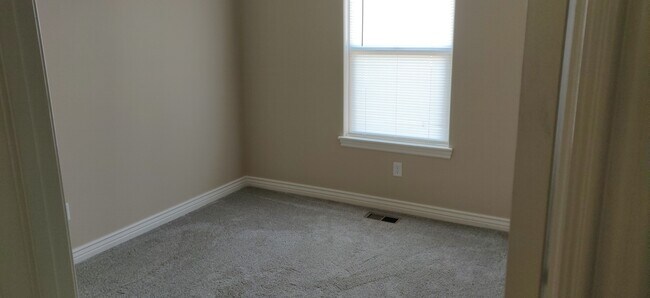 Building Photo - 2439 E Quivira St