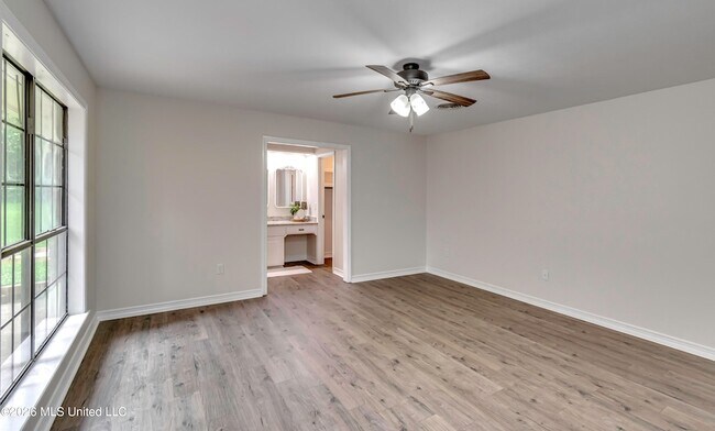 Building Photo - 9 Treeway Dr