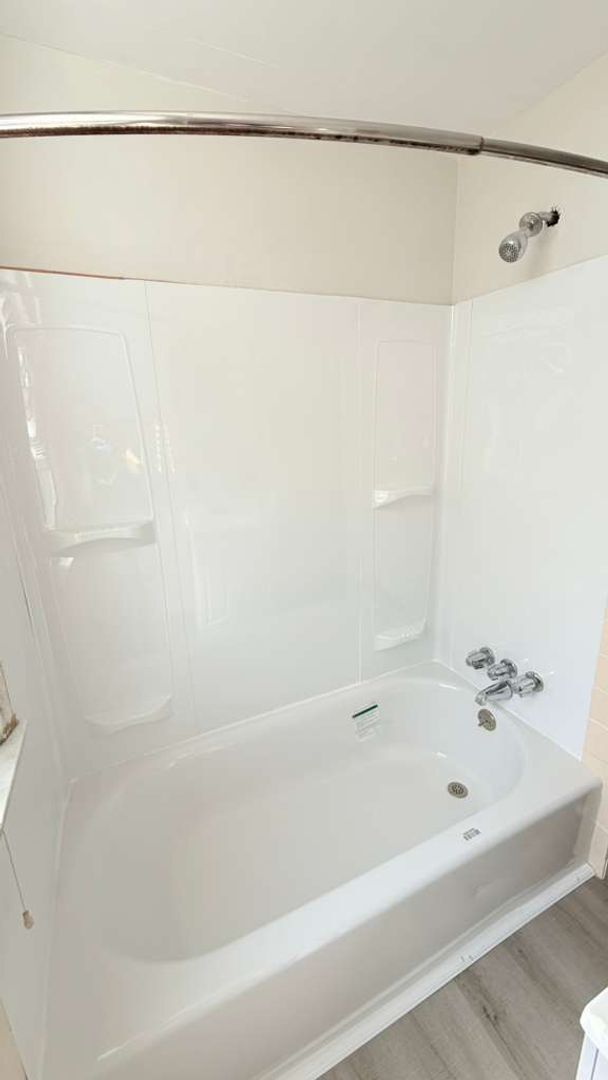 Building Photo - Spacious 4BR 1.5BA Single Family Home in Carrick