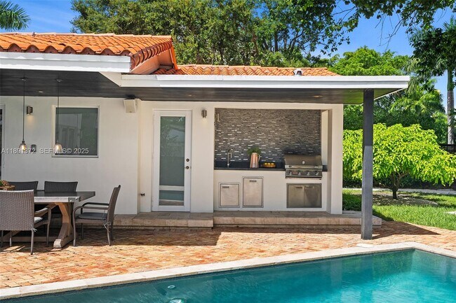 Building Photo - 575 Bay Point Rd