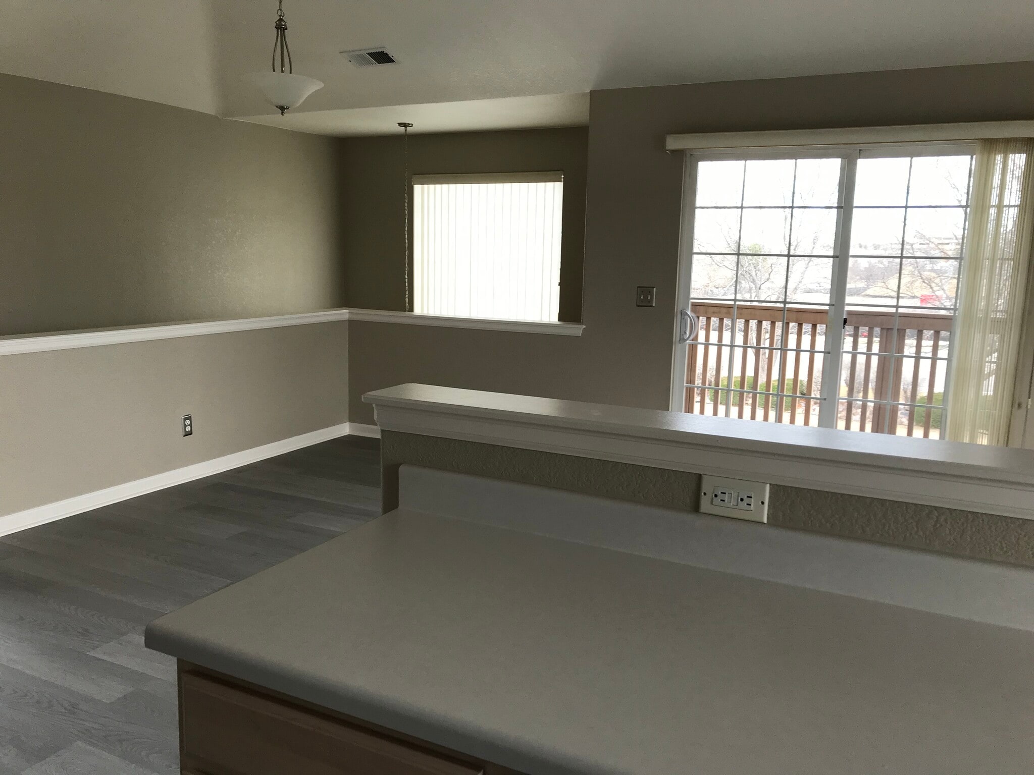 Living/dining - 960 W 112th Ave