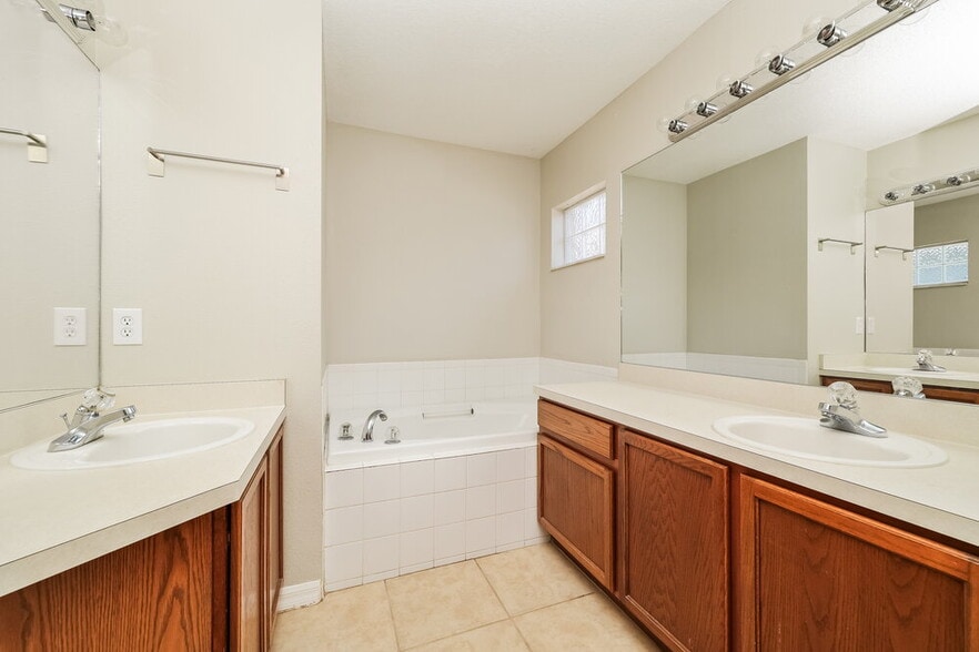 Building Photo - 7862 Bristol Park Dr