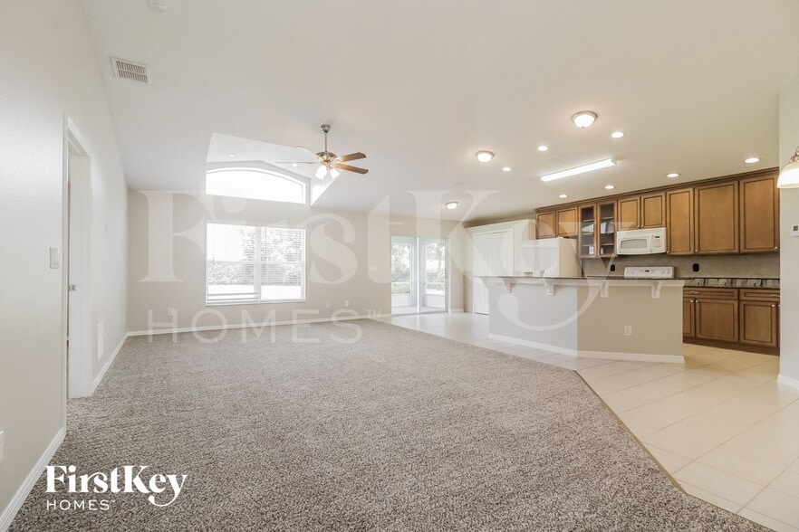 Building Photo - 211 Oak Branch Dr