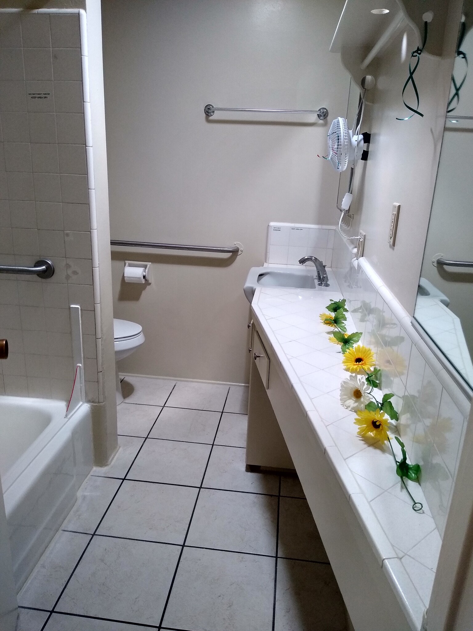 bath: #A - has bright skylight - sunny - 1843 E Palmyra Ave
