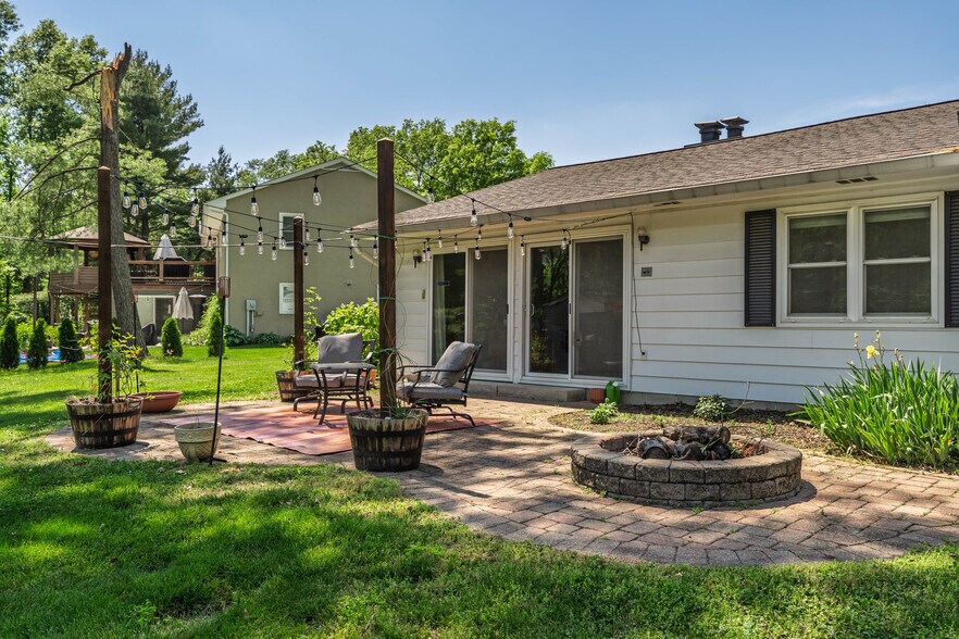 Building Photo - 6744 Merwin Pl