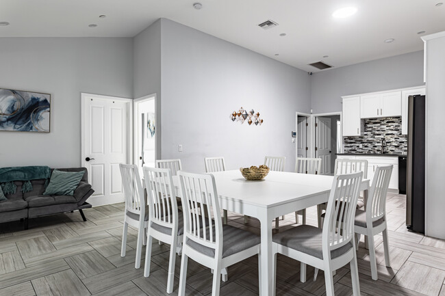 Dining Room - 712 N Fuller Ave