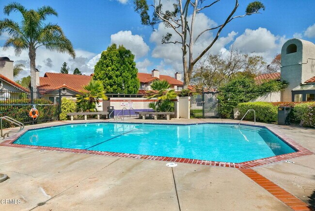 Building Photo - 480 Las Palomas Dr