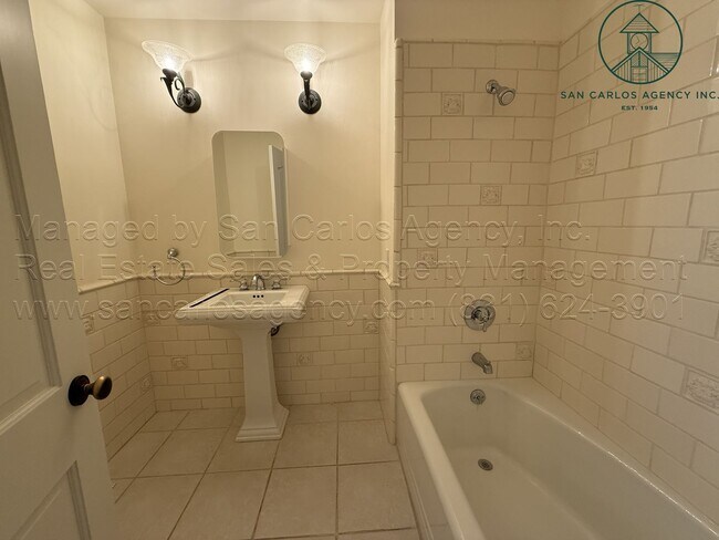 Building Photo - 7042 Valley Greens Cir