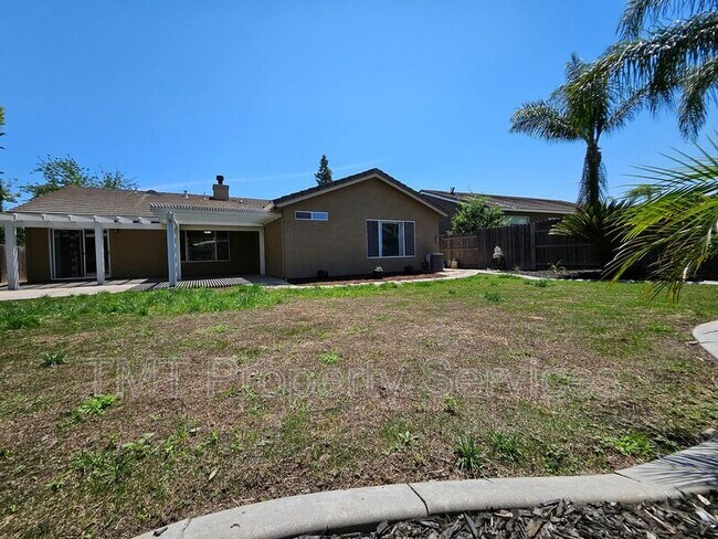 Building Photo - 3533 Des Moines Dr