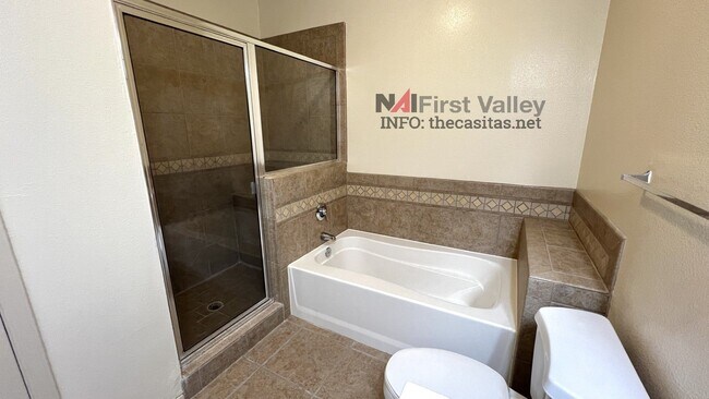Building Photo - 2 Bedrooms, 2 Baths
