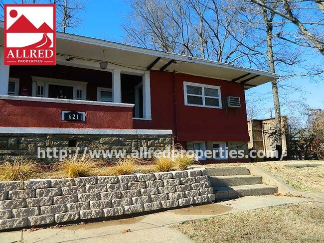 Primary Photo - 621 N Leverett Ave