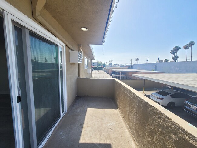 Building Photo - 14609 Saticoy St