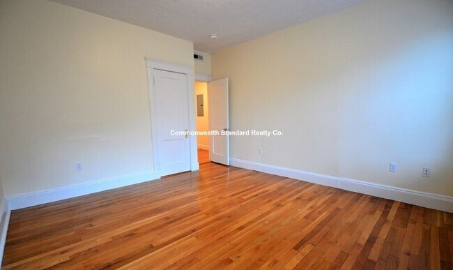 Building Photo - 191 Winthrop Rd