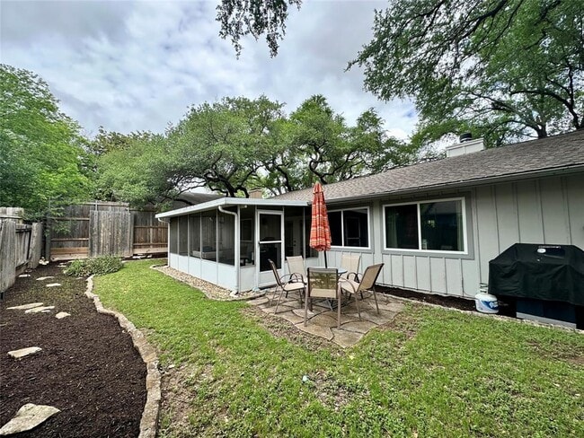 Building Photo - 2715 Alderwood Dr