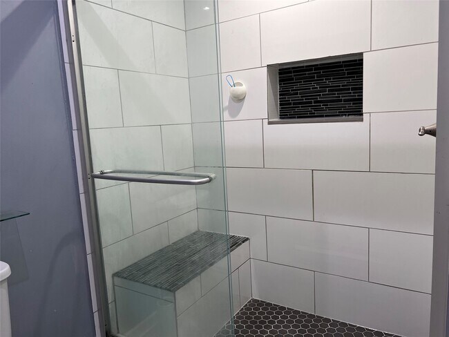 Building Photo - 6486 Alisa Ln