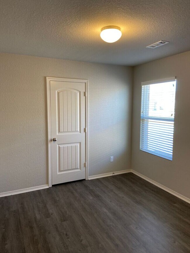 Building Photo - Pre-Leasing Now! | Modern Four-Bedroom, Two-Bath Home in Conrad Court